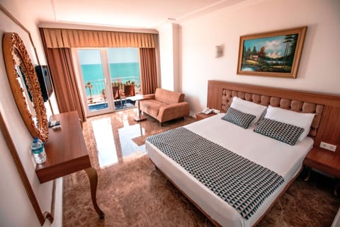 Minibar, in-room safe, soundproofing, free WiFi