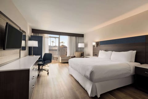 Room, 1 King Bed, Non Smoking, Balcony | Premium bedding, in-room safe, desk, blackout drapes