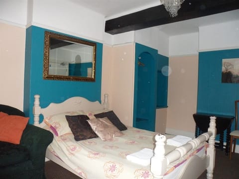 Suite, Shared Bathroom