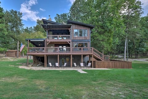 Springdale Vacation Rental | 4BR | 2.5BA | 2,892 Sq Ft | Steps Required