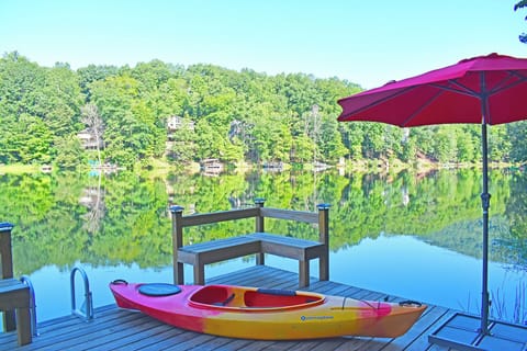 Welcome to Daydream Inn, a waterfront home on serene Bald Mountain Lake. Enjoy swimming, fishing, 2 kayaks, SUP's, peddle boat and floating dock. Just a few minutes drive to Rumbling Bald indoor and outdoor pools, restaurants and golf.