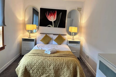 1 bedroom, iron/ironing board, WiFi (free), bed sheets
