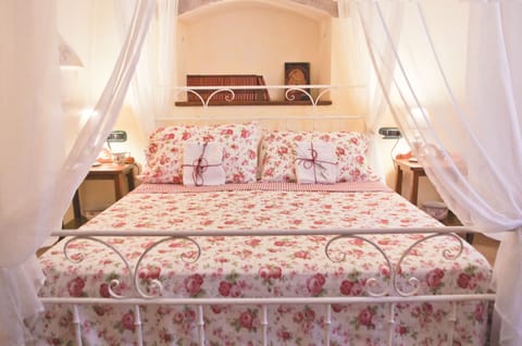 Exclusive Double Room, Private Bathroom (External) | Individually decorated, individually furnished, desk, laptop workspace