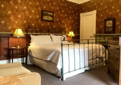 Room 8: king bed, private full bath, TV, A/C, Wifi, second floor east facing