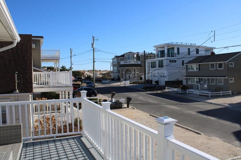 Short walk directly to the beach! 