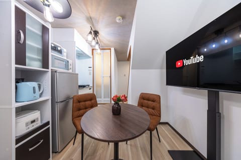 City Apartment | In-room dining