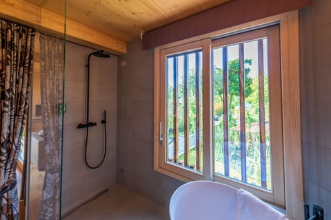 Exclusive Tree House | Bathroom shower