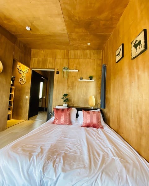 Premium bedding, free WiFi, bed sheets