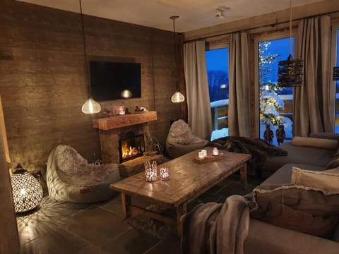 Exclusive Condo, Sauna (Panorama Lodge, inkl. 120€ Reinigung) | Living area | 40-inch flat-screen TV with satellite channels, TV, heated floors
