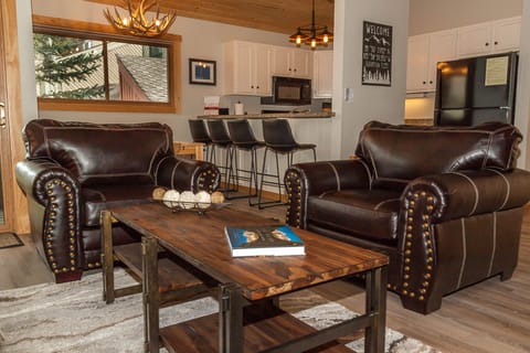 Condo, 2 Bedrooms | Living room