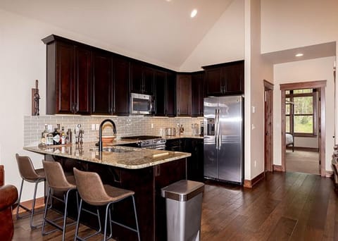 Townhome, 3 Bedrooms | Private kitchen | Microwave, oven, stovetop, dishwasher