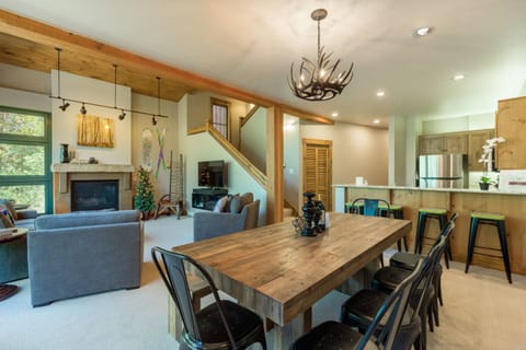 Townhome, 3 Bedrooms | Dining