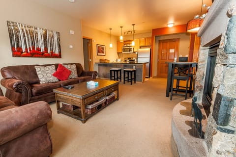 Condo, 2 Bedrooms | Living room