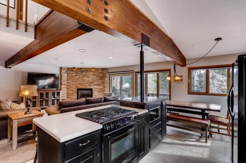Villa (3 Bedrooms) | Private kitchen | Oven
