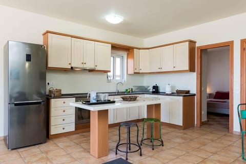 Kitchen Area – Fully equipped with modern appliances, ideal for cooking local recipes.