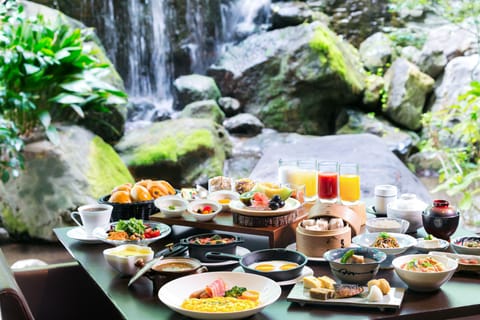 Daily buffet breakfast for a fee