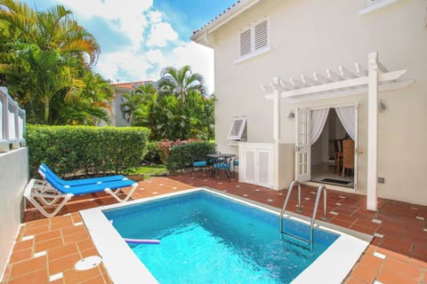 Welcome to paradise! Turtle View #2 is a great getaway tucked into a tropical paradise