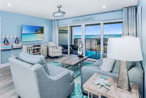 Elegant coastal decor with an electric recliner and seating for five.