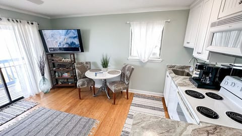 B313 - Tybee for Two