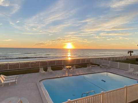 Your amazing view! Catch the sunrise from the balcony☕️