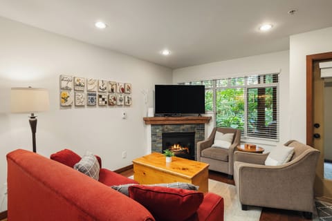 Living Room - Overlooking Patio #1 , SmartTV for Netflix streaming or watching satellite channels.