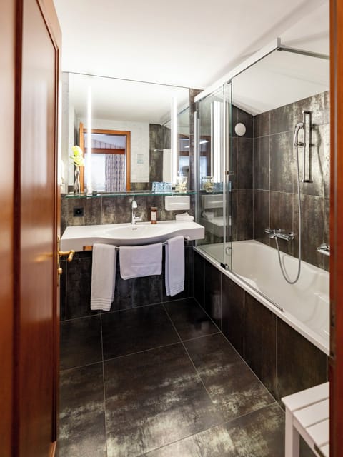 Panoramic Double Room | Bathroom | Hair dryer, towels