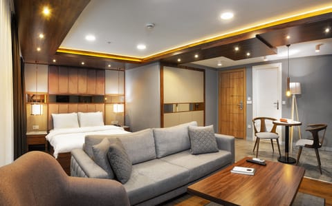 Luxury Studio Suite | Egyptian cotton sheets, premium bedding, minibar, individually decorated