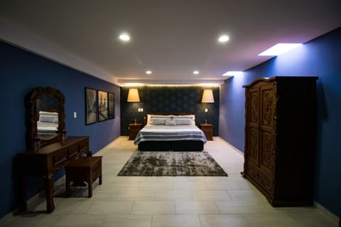 Business Studio Suite | Premium bedding, individually decorated, free WiFi, bed sheets