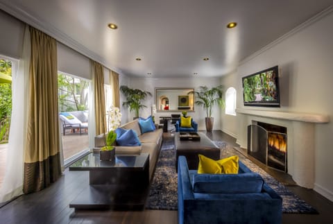 Superior Villa, 2 Bedrooms (m.) | Living area | 55-inch Smart TV with cable channels, TV, pay movies