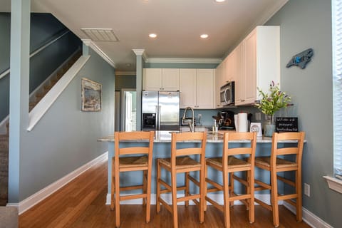Bar seating at kitchen island