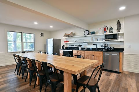 Community room w/ lakeside access, has a full kitchen and dining area.  