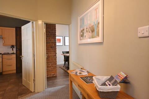 Comfort Apartment, 2 Bedrooms, Kitchen | Iron/ironing board, free WiFi, bed sheets