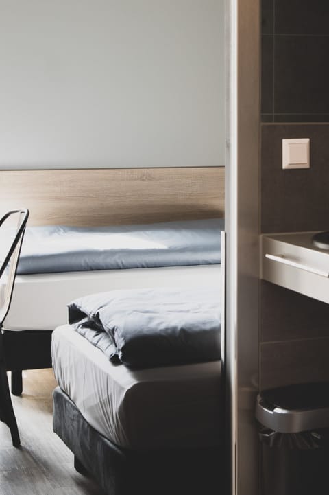 Triple Room | Hypo-allergenic bedding, blackout drapes, free WiFi, bed sheets