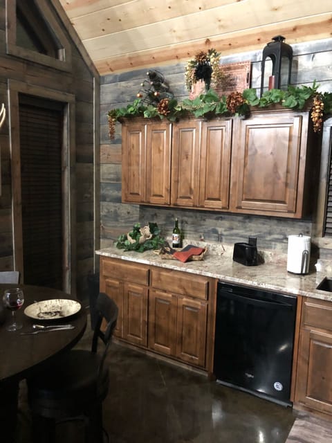 Kitchen area equipped with all essentials for cooking that gourmet meal