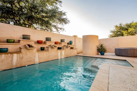 B POOL HOTTUB