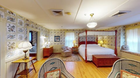 Room (Firehouse) | Frette Italian sheets, hypo-allergenic bedding, desk, iron/ironing board