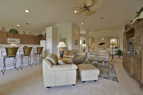 SWM3222 - Spacious living with high vaulted ceiling, flat screen TV and sliding doors opening up to the screened in balcony with beautiful lake view.