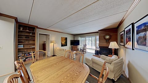 Open Layout at Slopeside Condo Near Canyon Lodge