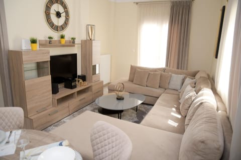 Deluxe Apartment | Living area