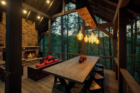 A Stoney River - Entry Level Deck Lounge