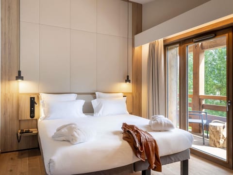 Junior Suite, 1 Double Bed with Sofa bed, Balcony | Premium bedding, laptop workspace, soundproofing, cribs (free)
