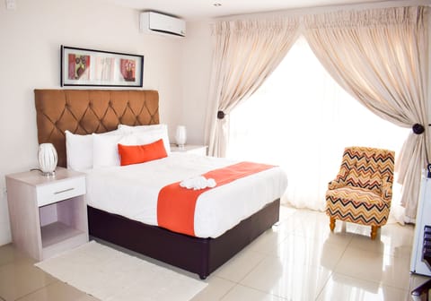 Standard Room | Desk, laptop workspace, WiFi (free), individually decorated