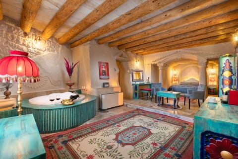 Deluxe Cave Suite | Premium bedding, free minibar, in-room safe, individually decorated