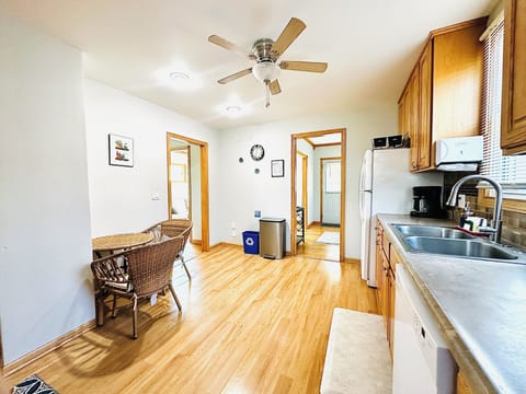 Spacious kitchen w/ cute coffee table