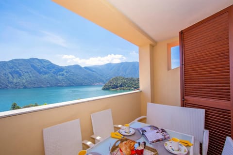 Family Apartment, 2 Bedrooms, 2 Bathrooms, Mountainside (Como Lake Modern Apartment Ulivi) | Outdoor dining