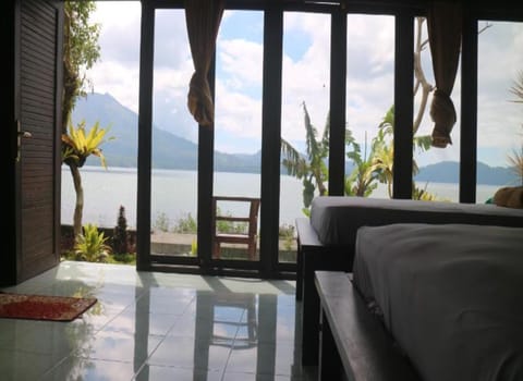 Suite, 2 Twin Beds | Free WiFi, bed sheets