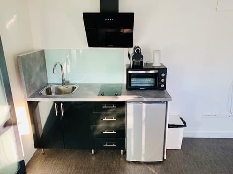 Comfort Studio | Private kitchenette | Microwave, espresso maker, coffee/tea maker, electric kettle