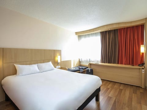 Premium bedding, desk, soundproofing, iron/ironing board