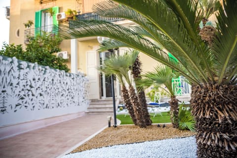 Room, 1 Bedroom, Smoking, Balcony | Garden