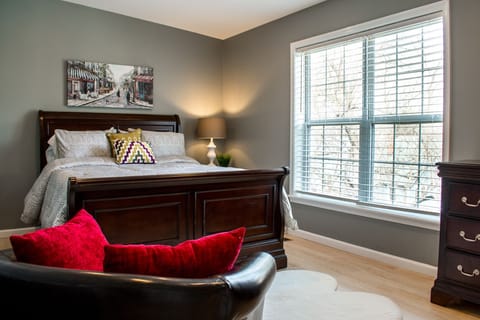 Cozy 3 bed 2 bath condo getaway. Spectacular beaches and nightlife.